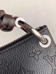 louis-vuitton-beaubourg-hobo-mm-mahina-handbags-M56073_PM2_Front-view-1.png