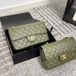 2 leather corners Double zip closure Outside flat pocket with magnetic closure (6)