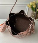 louis-vuitton-bella-mahina-handbags-M57068_PM2_Front-view.png