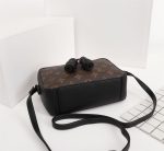 lv-louis-vuitton-sac-bandouliere-femme-saintonge-s.jpg