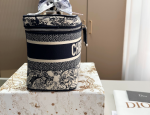 DRBAGS-1-2-1_5f4b2c2b-5ed4-4d4f-ba72-3f90a622a64c.png