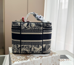DRBAGS-1-2-1_5f4b2c2b-5ed4-4d4f-ba72-3f90a622a64c.png