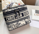 DRBAGS-1-2-1_5f4b2c2b-5ed4-4d4f-ba72-3f90a622a64c.png
