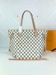 LVBAGS-1-1-9_e7d7c843-0573-49b3-a3f4-4294483b8c3f.png