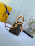 LVBAGS-1-12_91d6ba75-79ab-4155-97b8-2f39dc8966a3.png