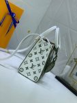 LVBAGS-1-17_d4b2145b-af0f-4e88-9425-a4b4106e0cb8.png