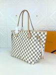 LVBAGS-1-1-9_e7d7c843-0573-49b3-a3f4-4294483b8c3f.png