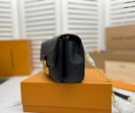 louis-vuitton-sac-marceau-cuir-monogram-empreinte-sacs-a-main-M46200_PM2_Front-view.png