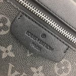 louis-vuitton-outdoor-messenger-b01.png