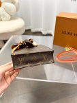 louis-vuitton-petit-sac-plat-01.jpg