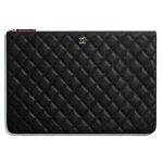 tui-cam-tay-chanel-pouch-classic-mau-den-623995466cf9c-22032022162214.jpg