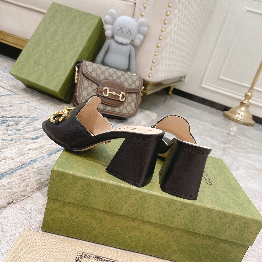 SANDAL GUCCI WOMEN’S SLIDE SANDAL WITH HORSEBIT BLACK 655412 BKO00 1000