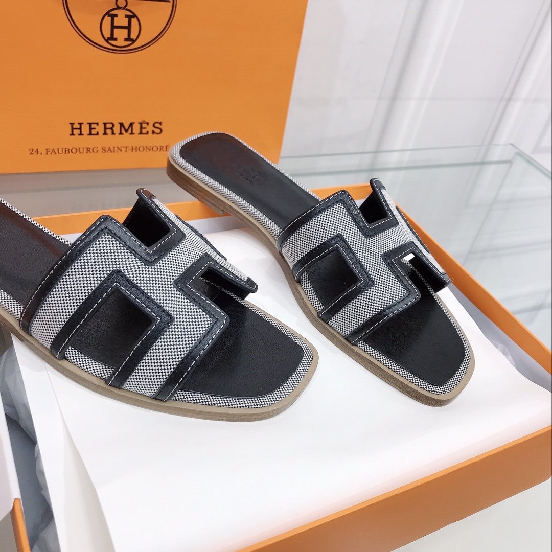 HERMES BLACK/SILVER ORAN SANDAL