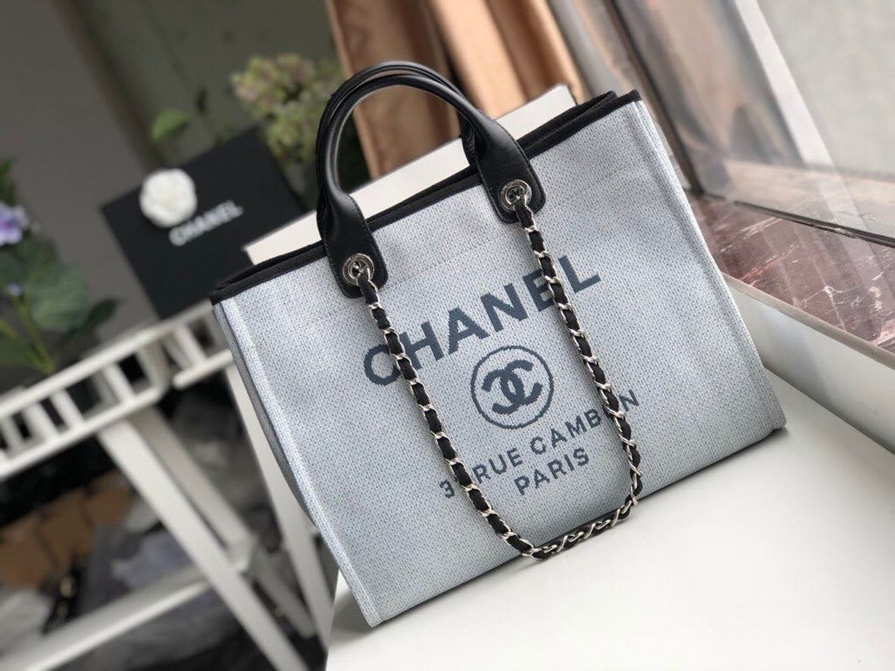 CHANEL’S GRAY DEAUVILLE TOTE