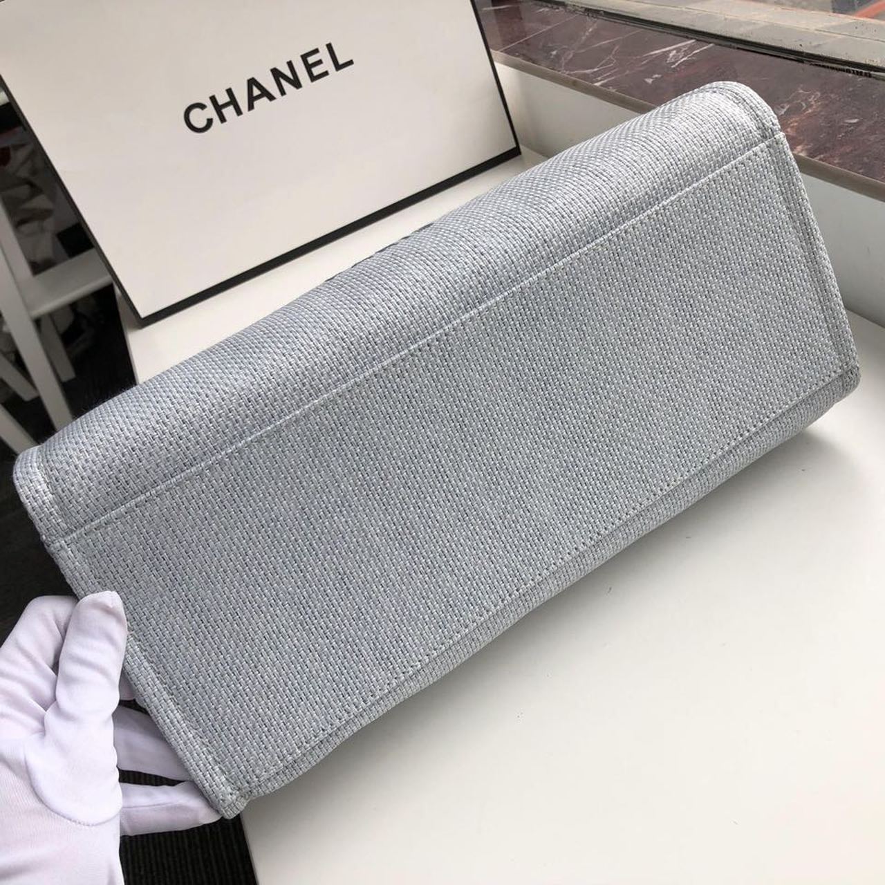 CHANEL’S GRAY DEAUVILLE TOTE