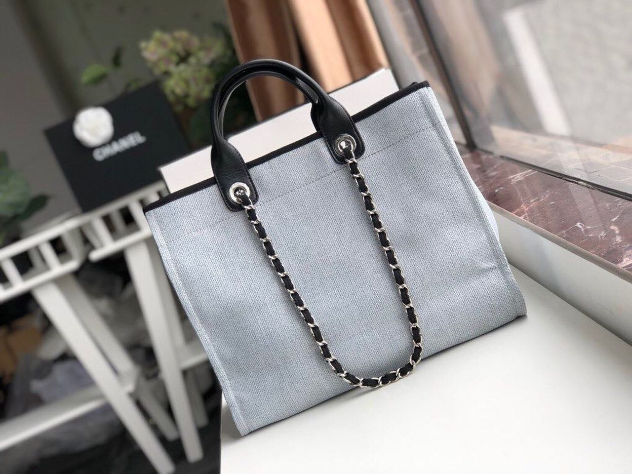 CHANEL’S GRAY DEAUVILLE TOTE
