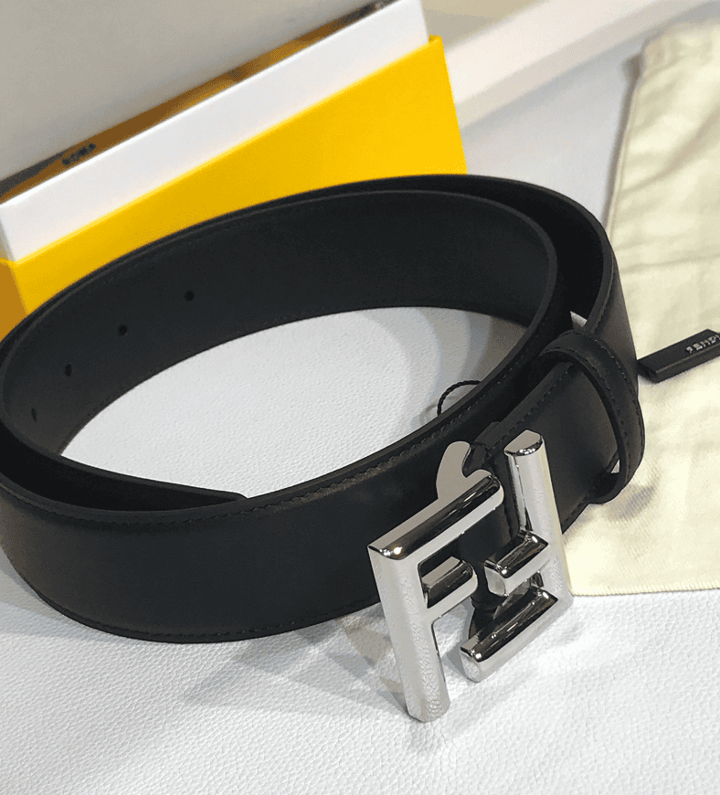 FENDI’S BLACK LEATHER BELT WITH FENDI SILOUIS VUITTONER BUCKLE 40MM