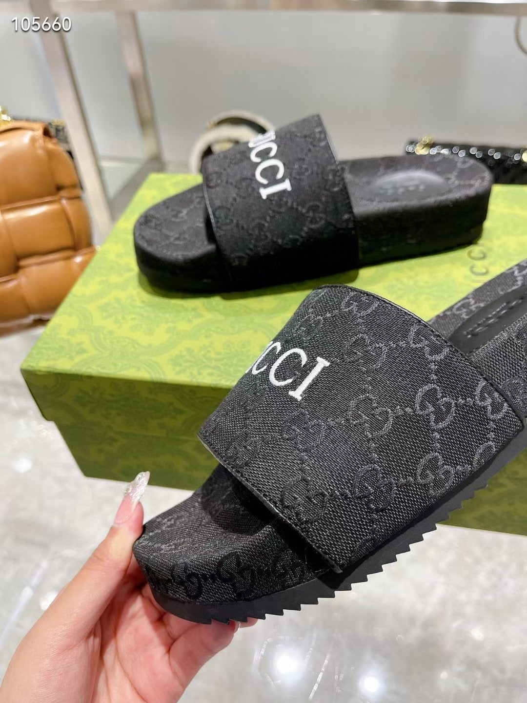 SANDAL GUCCI BLACK SANDAL WOMEN’S GG CANVAS SLIDE