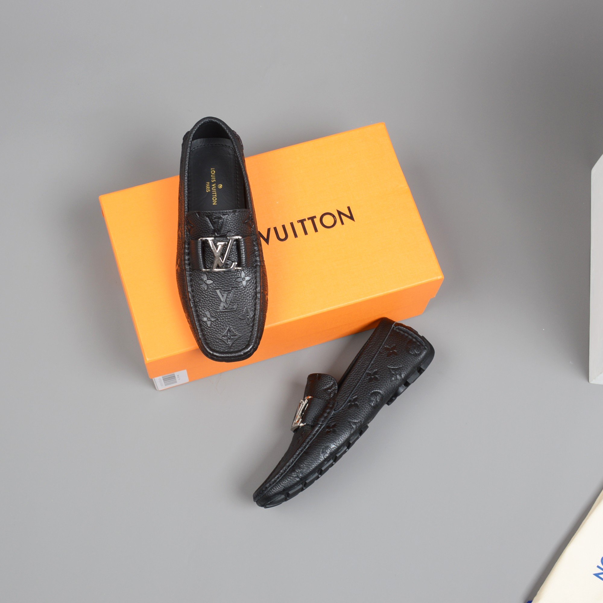 LOUIS VUITTON CLASSIC BLACK MOCCASIN