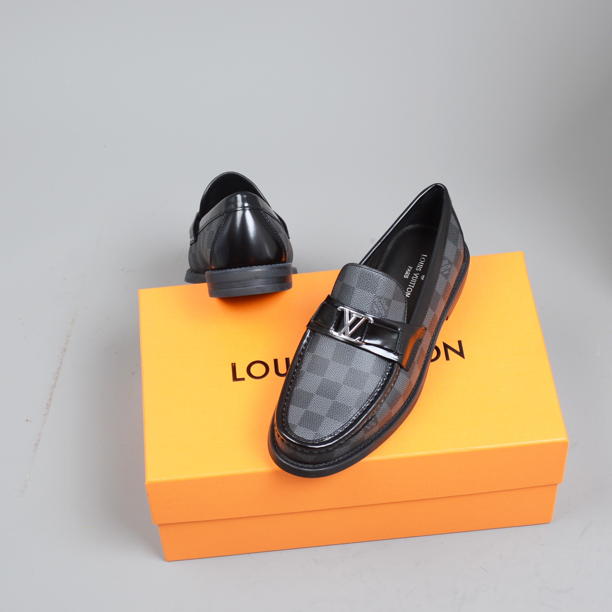 LOUIS VUITTON CLASSIC BLACK MOCCASIN BLACK/ GREY