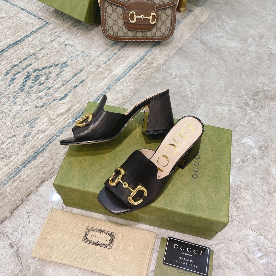 SANDAL GUCCI WOMEN’S SLIDE SANDAL WITH HORSEBIT BLACK 655412 BKO00 1000