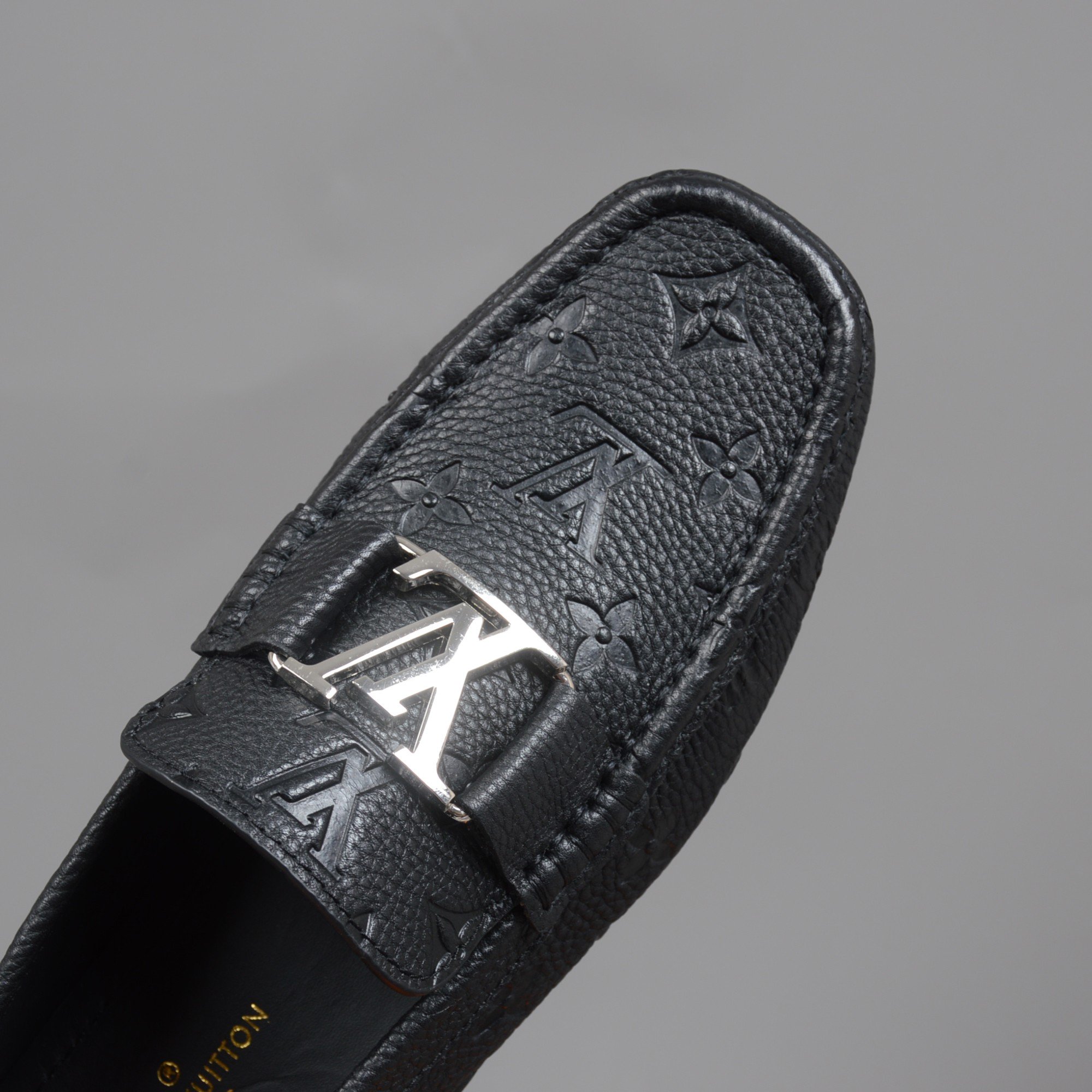 LOUIS VUITTON CLASSIC BLACK MOCCASIN