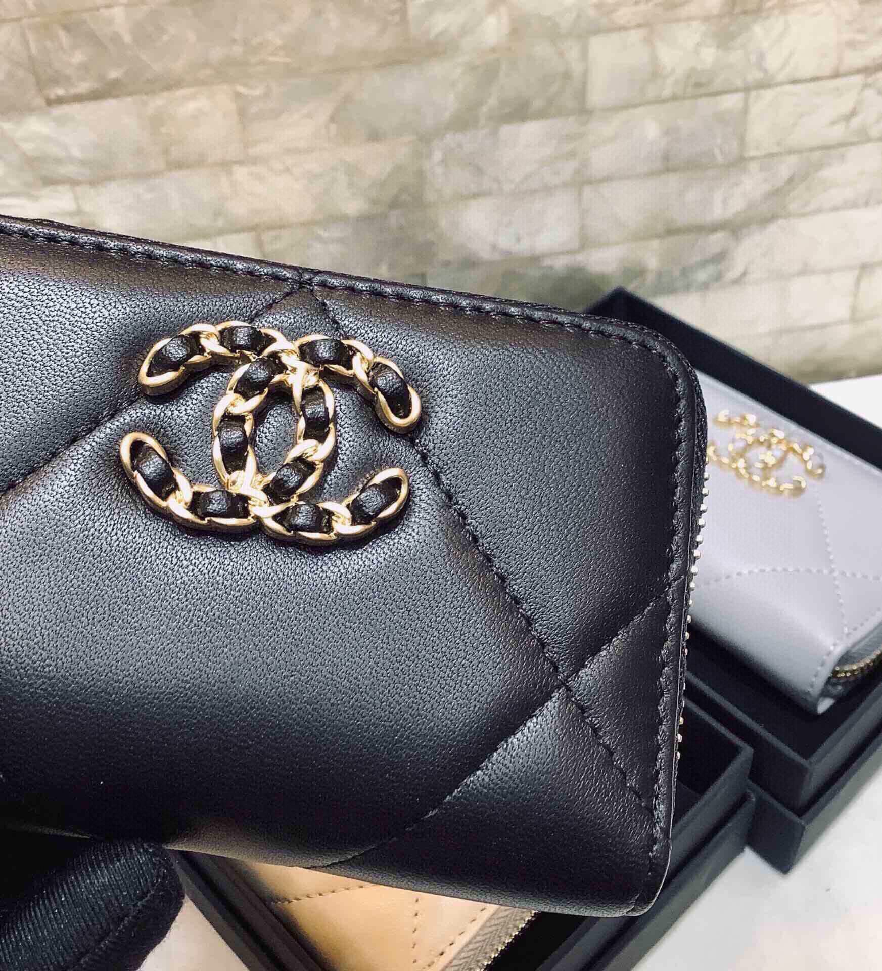 CHANEL 19 CARD HOLDER WITH ZIPPER LEATHER BLACK WALLET