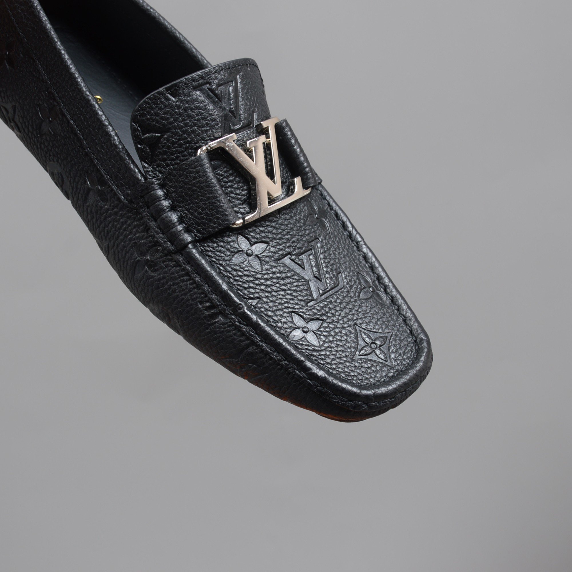 LOUIS VUITTON CLASSIC BLACK MOCCASIN