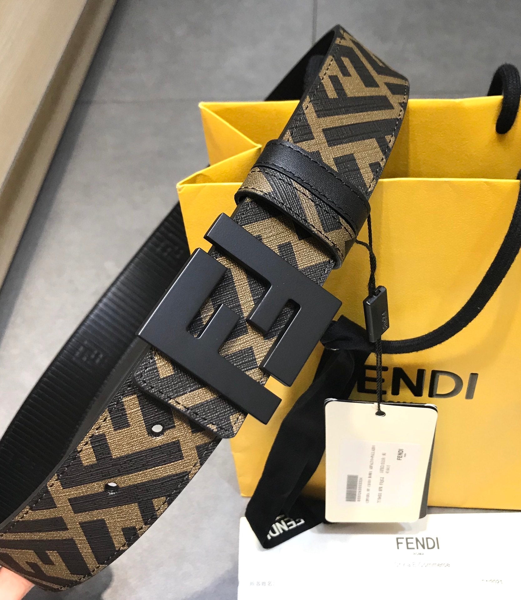 FENDI’S REVERSIBLE FENDI LEATHER BELT BROWN 40MM