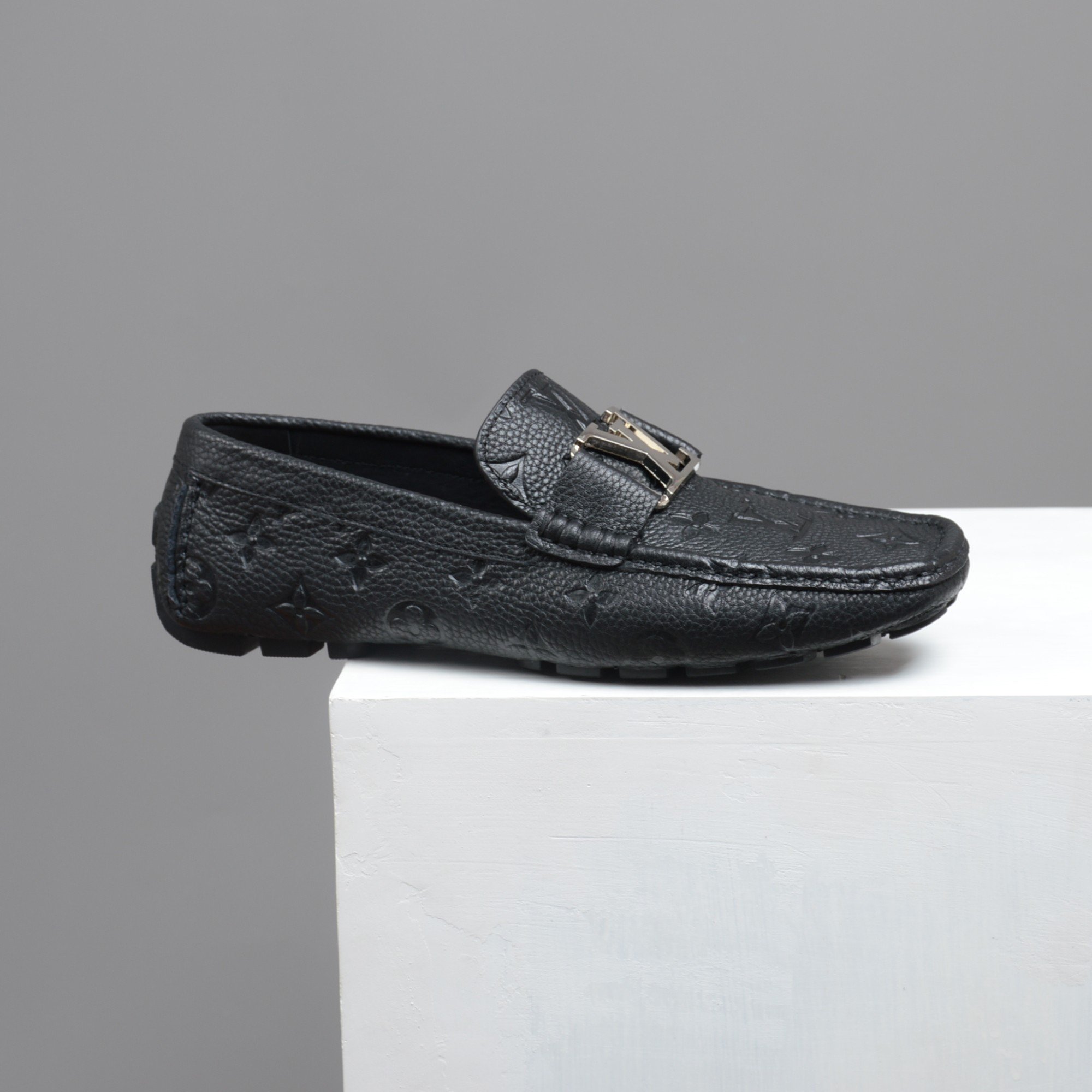 LOUIS VUITTON CLASSIC BLACK MOCCASIN