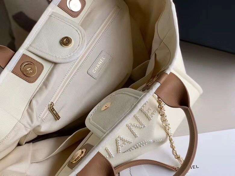 CHANEL WHITE LARGE DEAUVILLE PEARL TOTE BAG 15IN/38CM