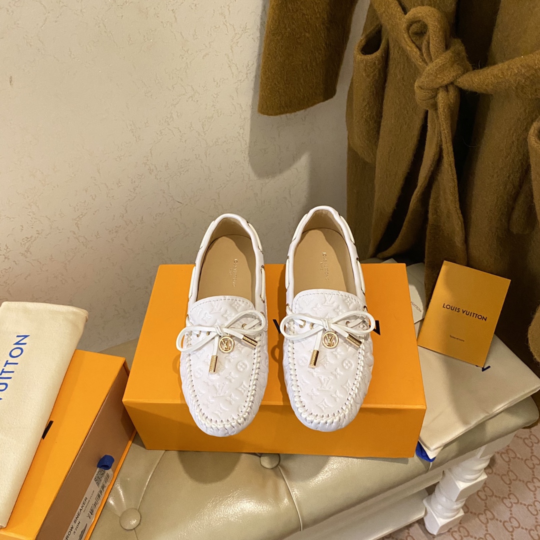 LOUIS VUITTON WHITE GLORIA FLAT LOAFER