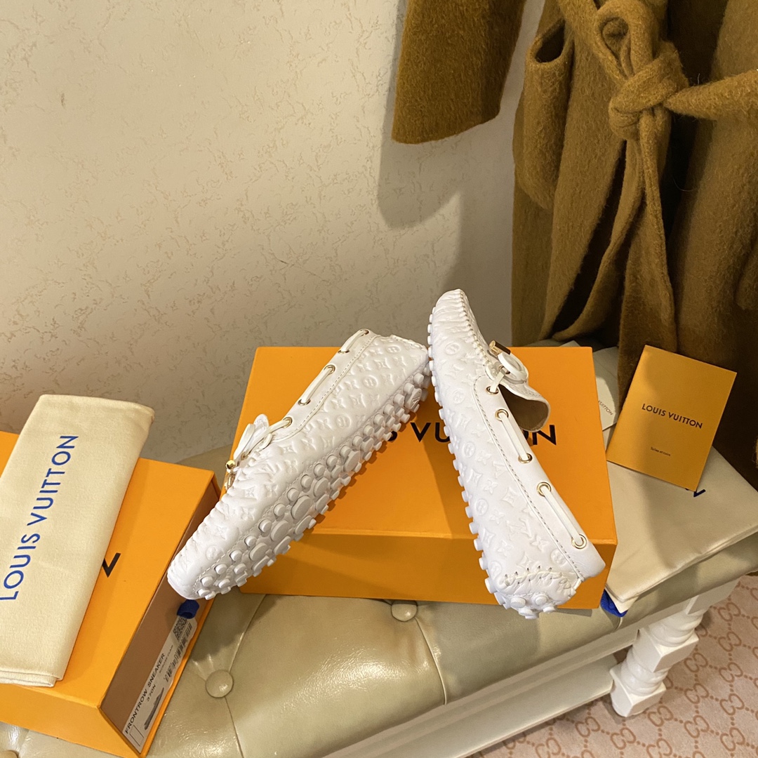 LOUIS VUITTON WHITE GLORIA FLAT LOAFER