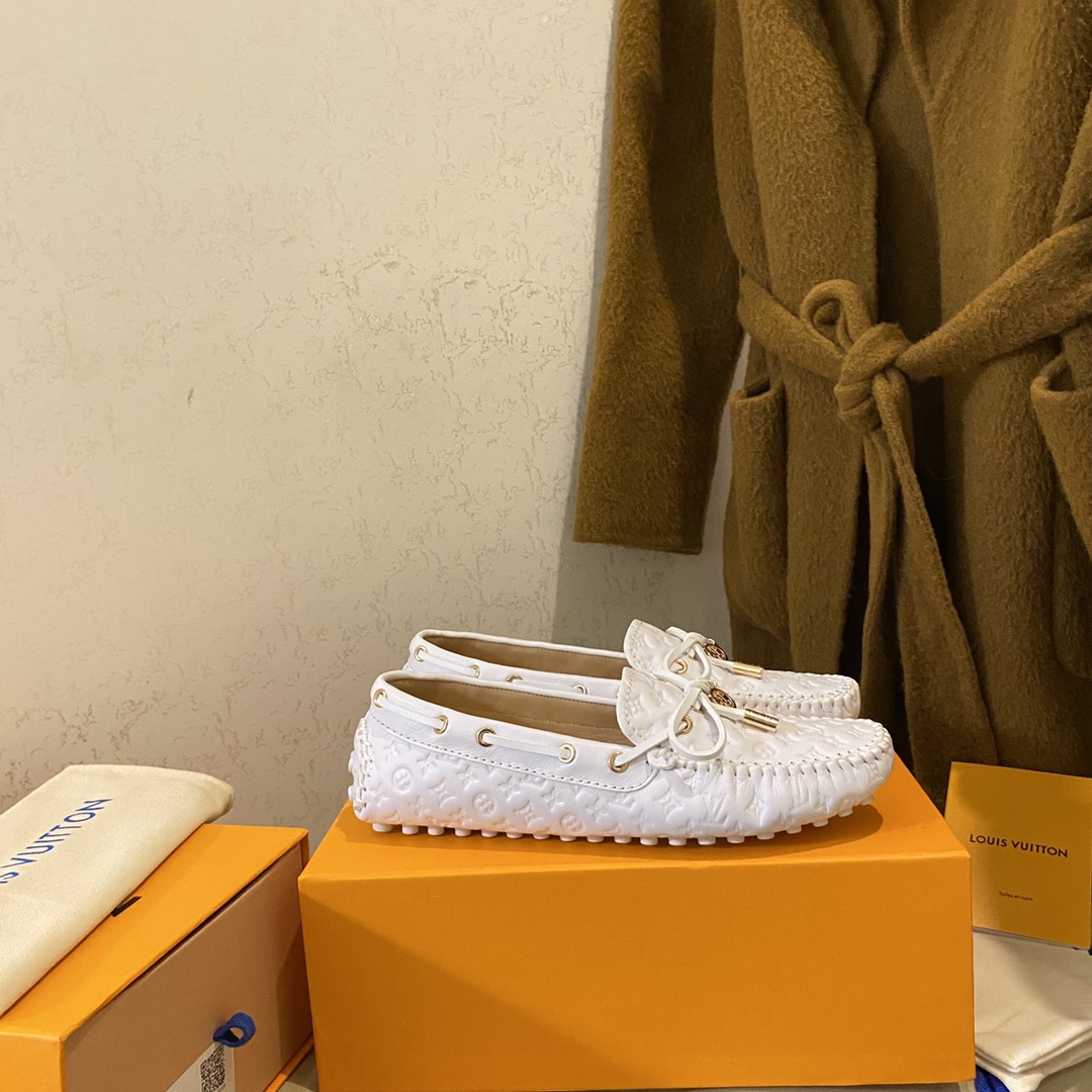 LOUIS VUITTON WHITE GLORIA FLAT LOAFER