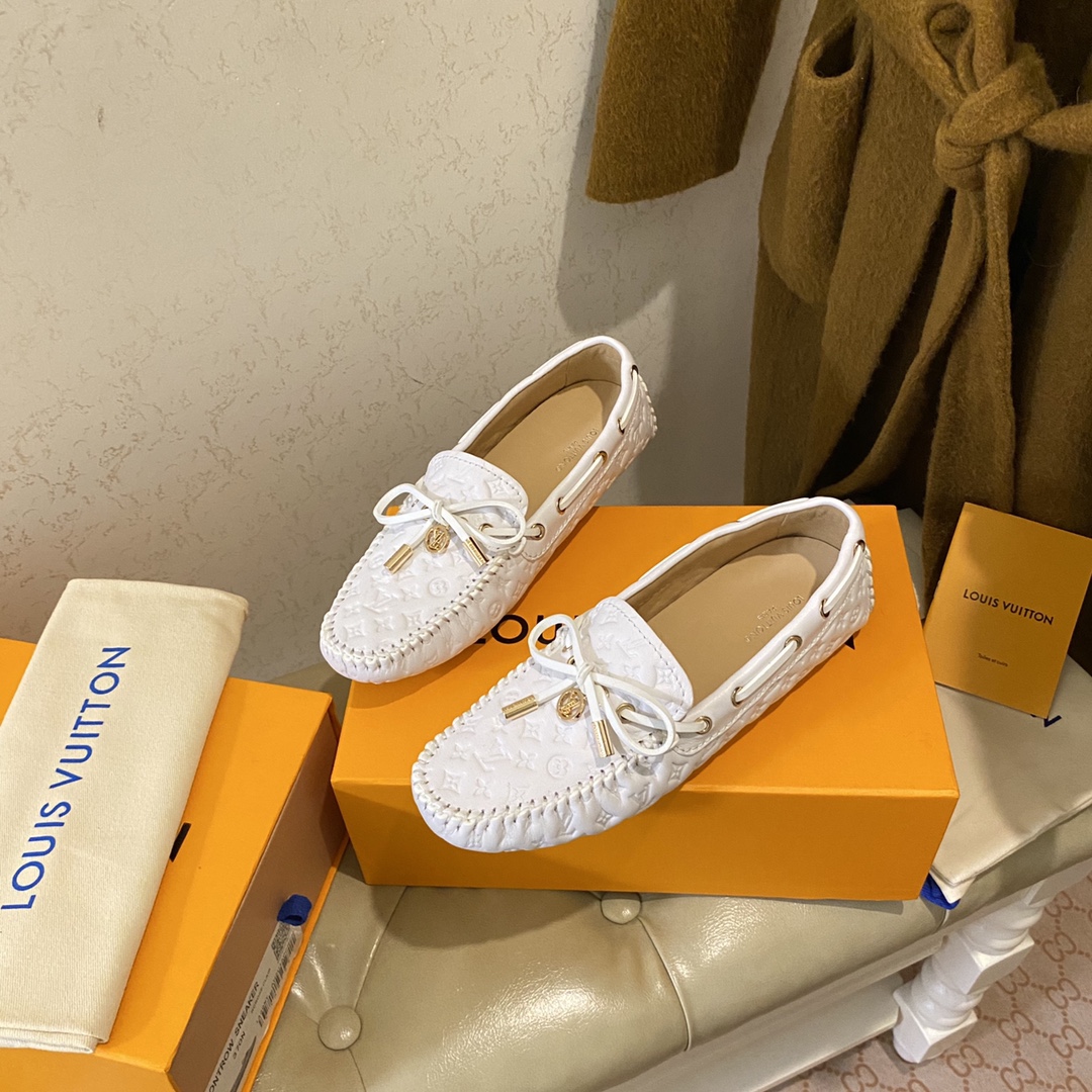 LOUIS VUITTON WHITE GLORIA FLAT LOAFER