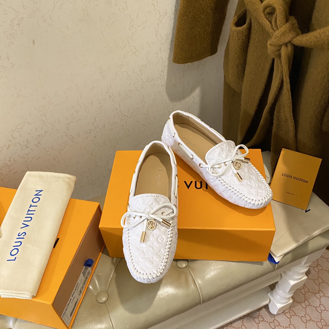 LOUIS VUITTON WHITE GLORIA FLAT LOAFER