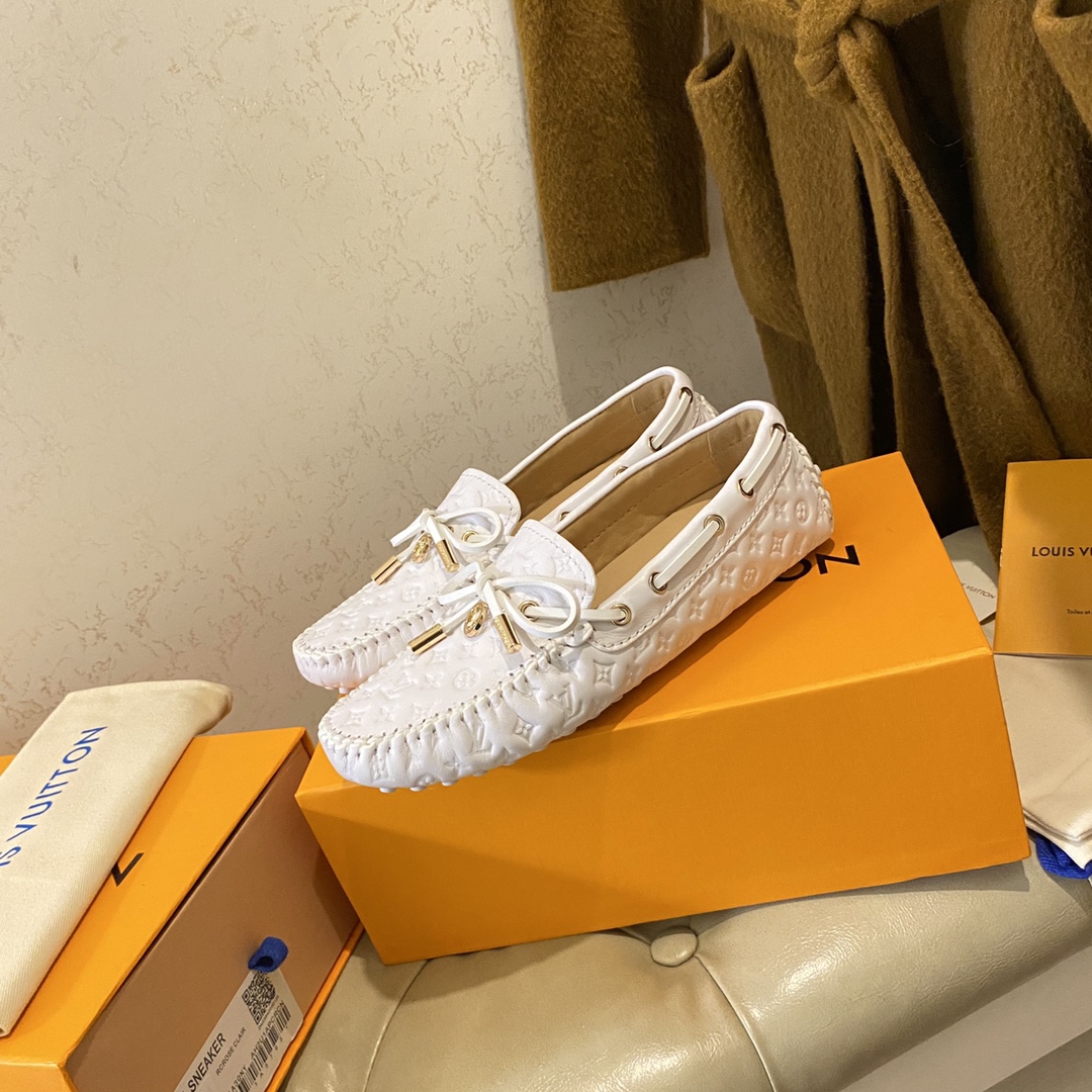 LOUIS VUITTON WHITE GLORIA FLAT LOAFER
