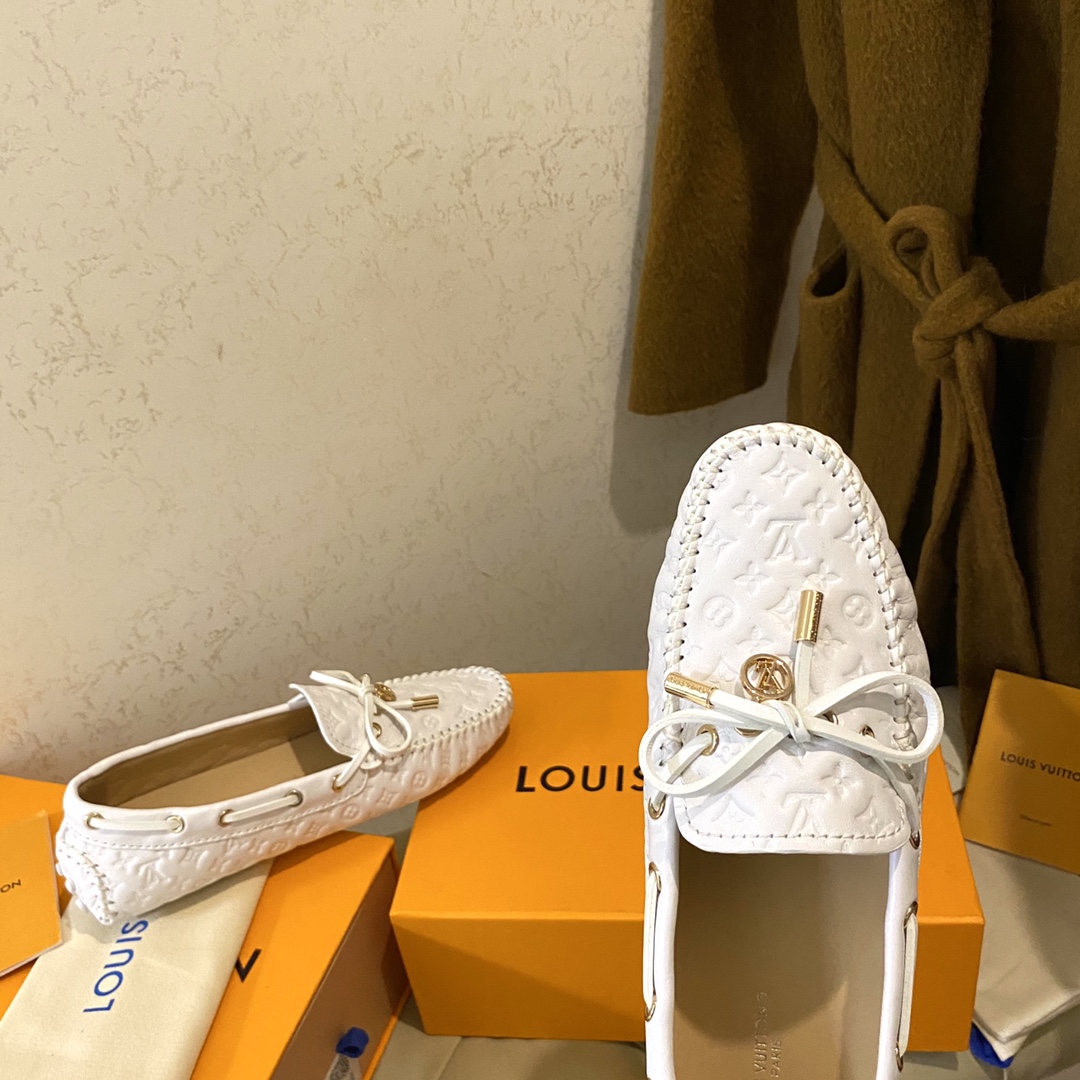 LOUIS VUITTON WHITE GLORIA FLAT LOAFER