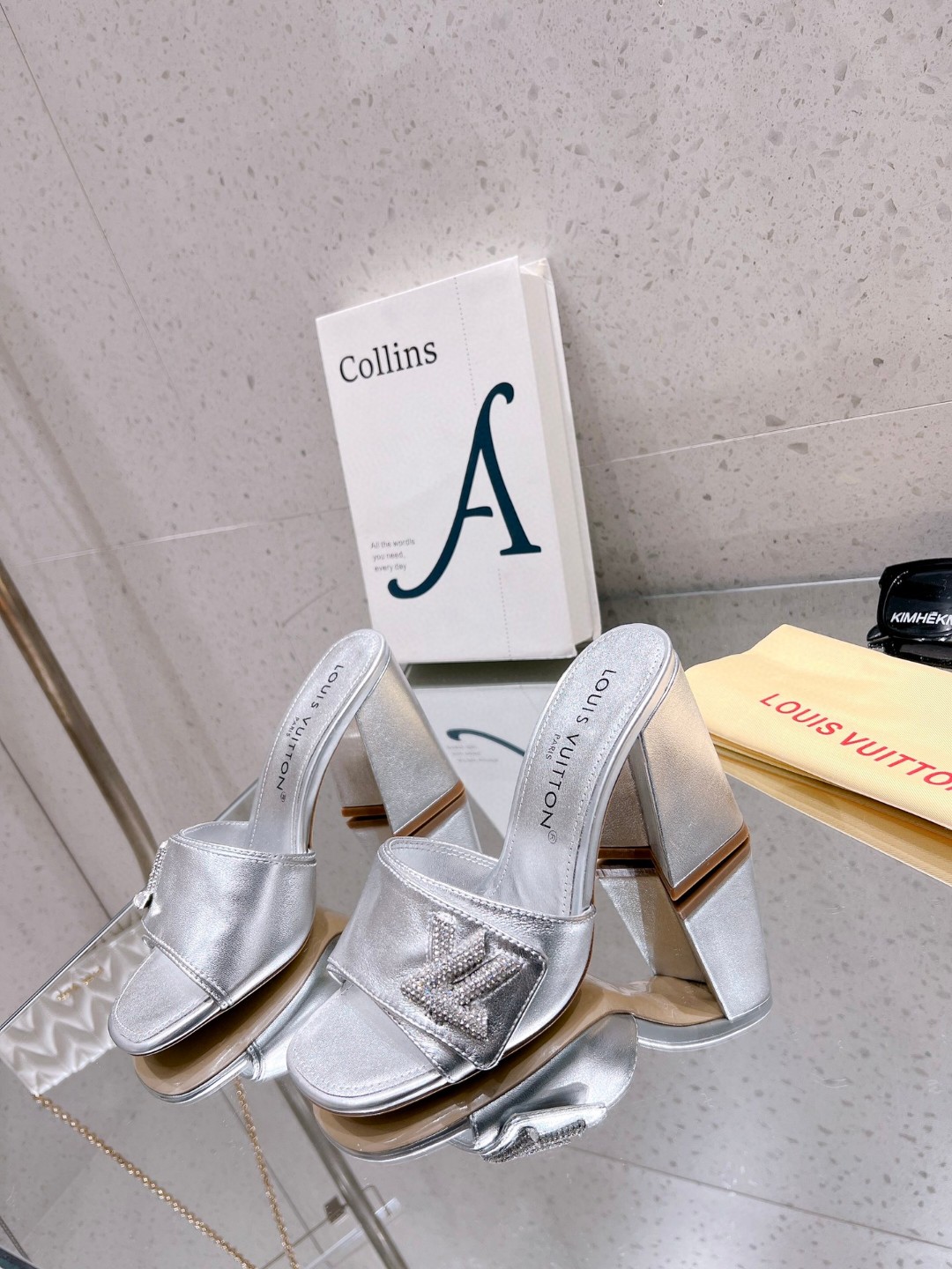 LOUIS VUITTON SHAKE MULE SILVER (1)