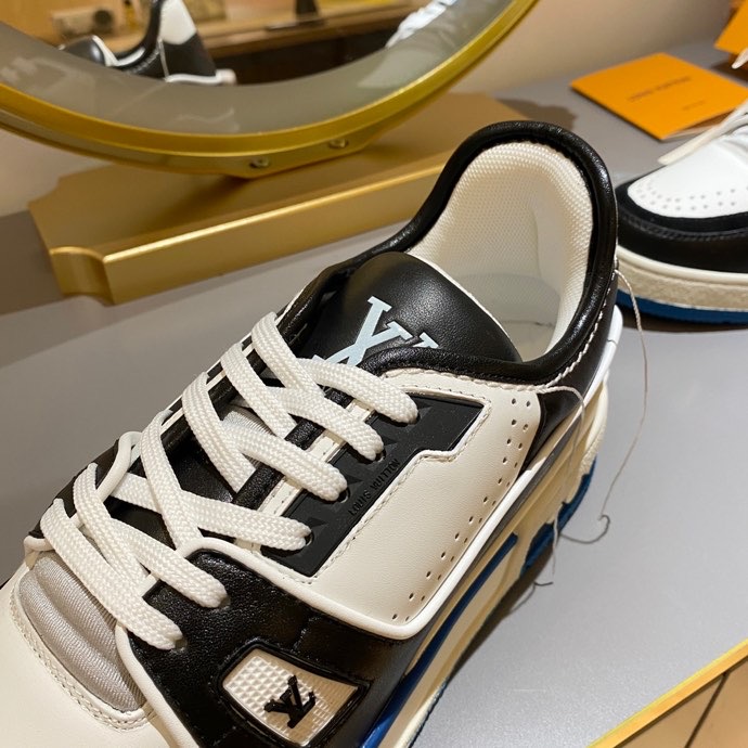 Louis Vuitton Trainer Sneaker Black White