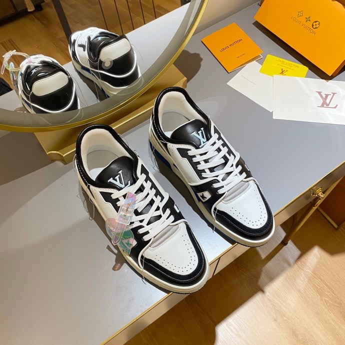 Louis Vuitton Trainer Sneaker Black White