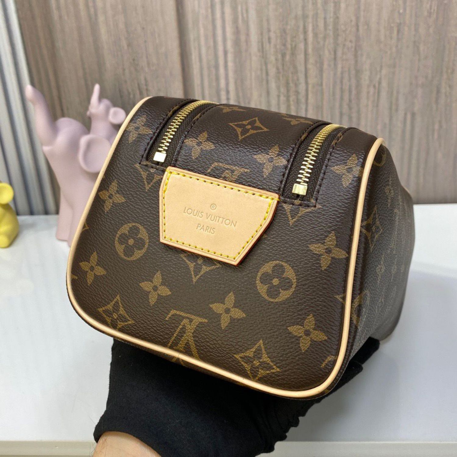 LOUIS VUITTON BROWN KING SIZE TOILETRY MONOGRAM CANVAS