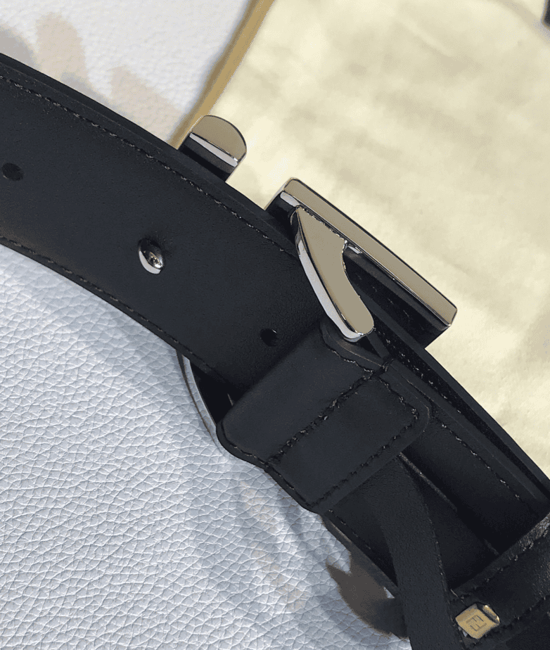 FENDI’S BLACK LEATHER BELT WITH FENDI SILOUIS VUITTONER BUCKLE 40MM