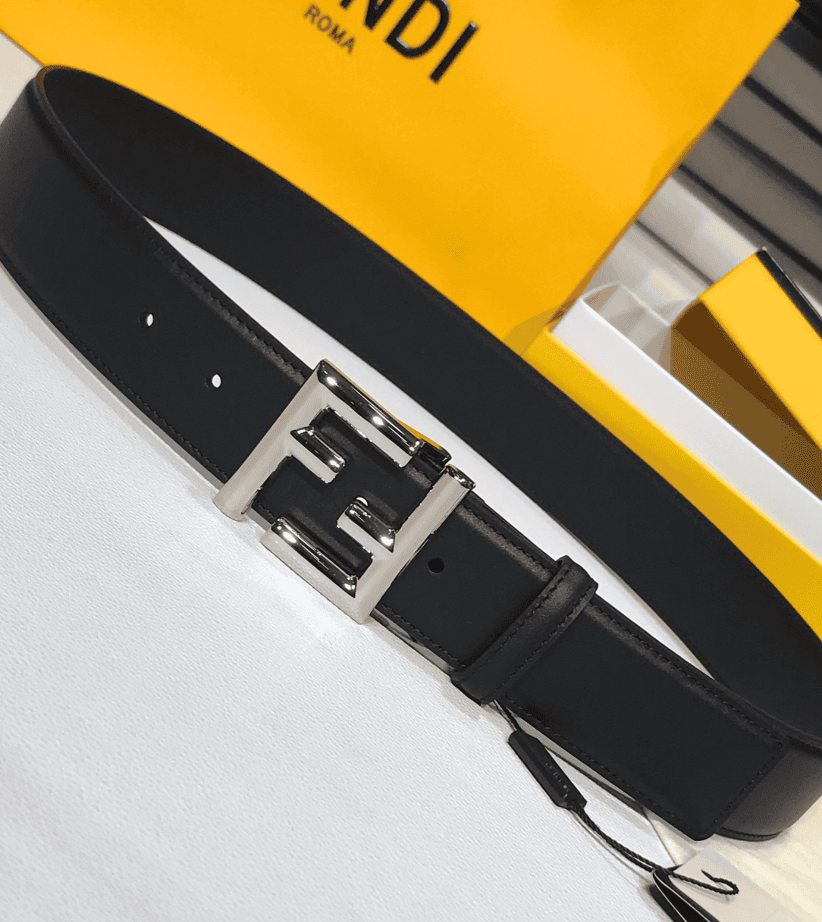 FENDI’S BLACK LEATHER BELT WITH FENDI SILOUIS VUITTONER BUCKLE 40MM