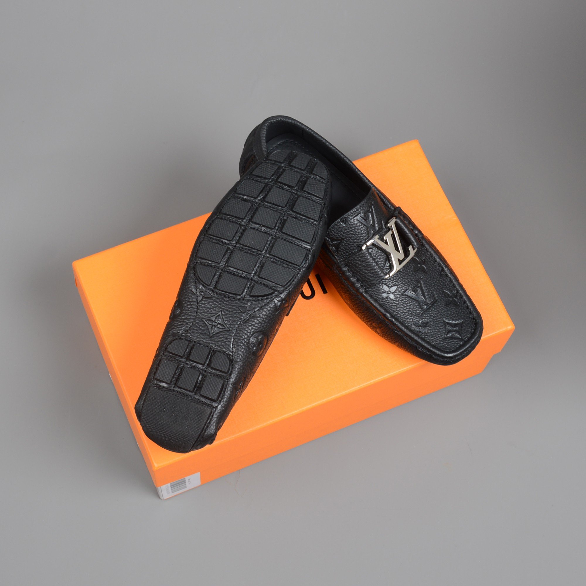 LOUIS VUITTON CLASSIC BLACK MOCCASIN
