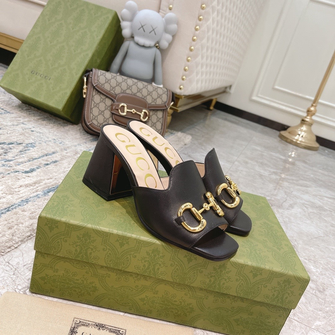 SANDAL GUCCI WOMEN’S SLIDE SANDAL WITH HORSEBIT BLACK 655412 BKO00 1000