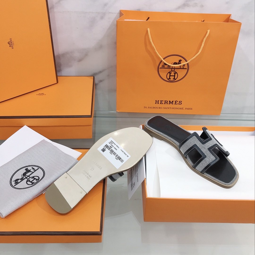 HERMES BLACK/SILVER ORAN SANDAL