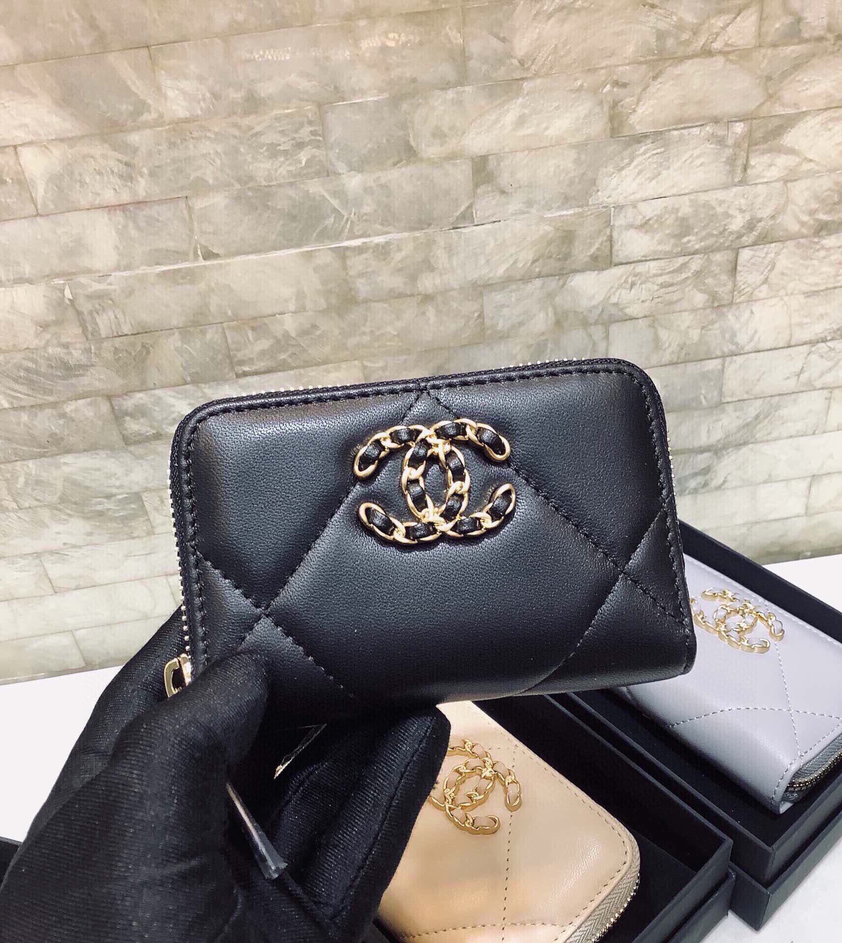 CHANEL 19 CARD HOLDER WITH ZIPPER LEATHER BLACK WALLET