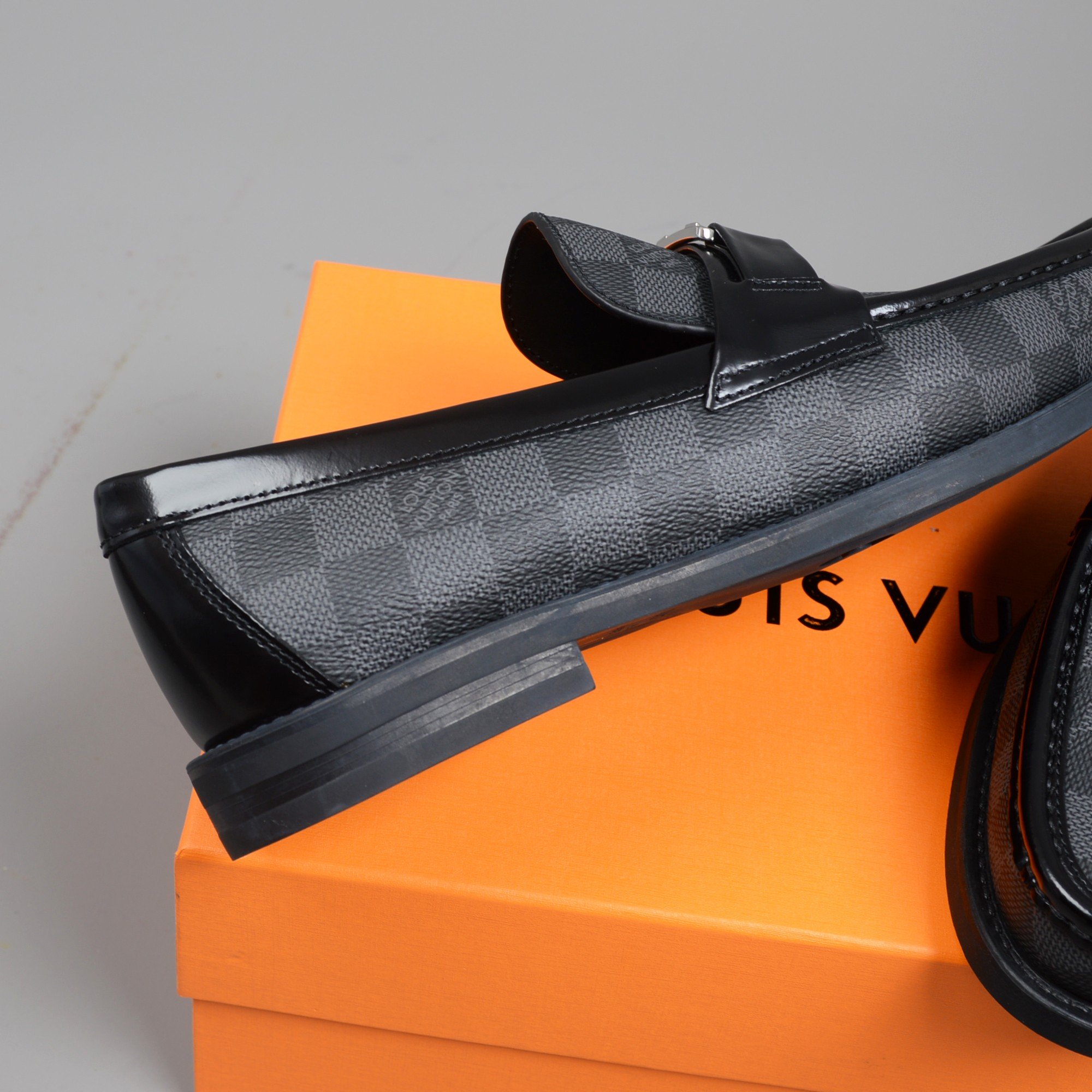 LOUIS VUITTON CLASSIC BLACK MOCCASIN BLACK/ GREY