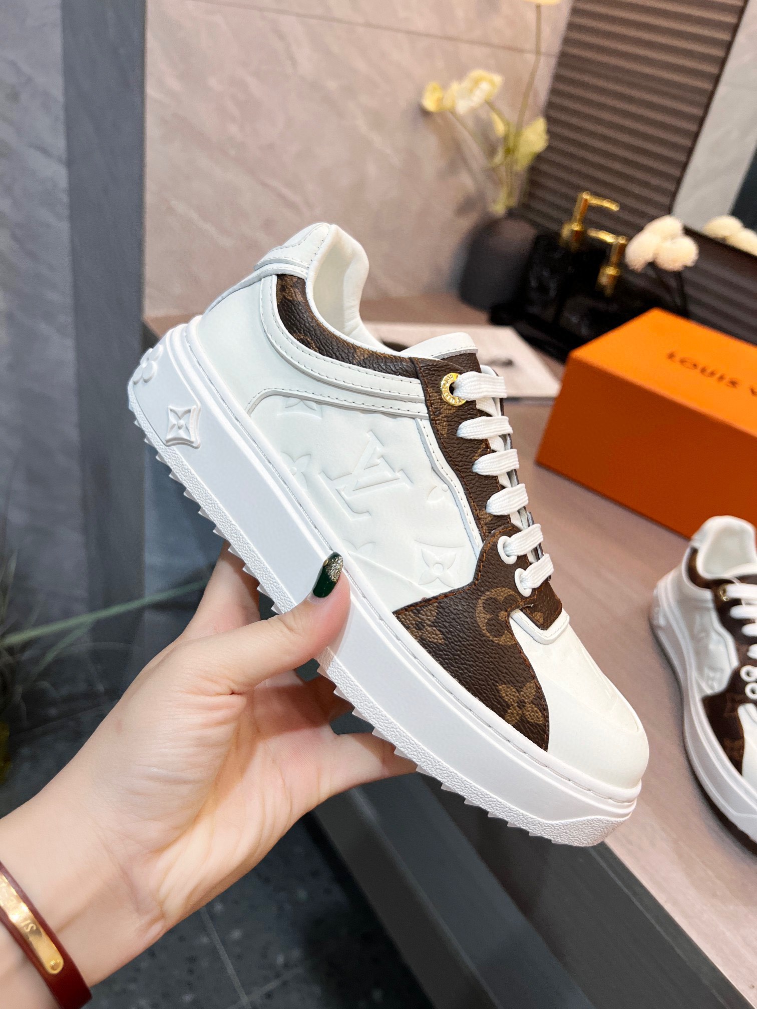 LOUIS VUITTON WOMEN’S BOOMBOX SNEAKER BROWN